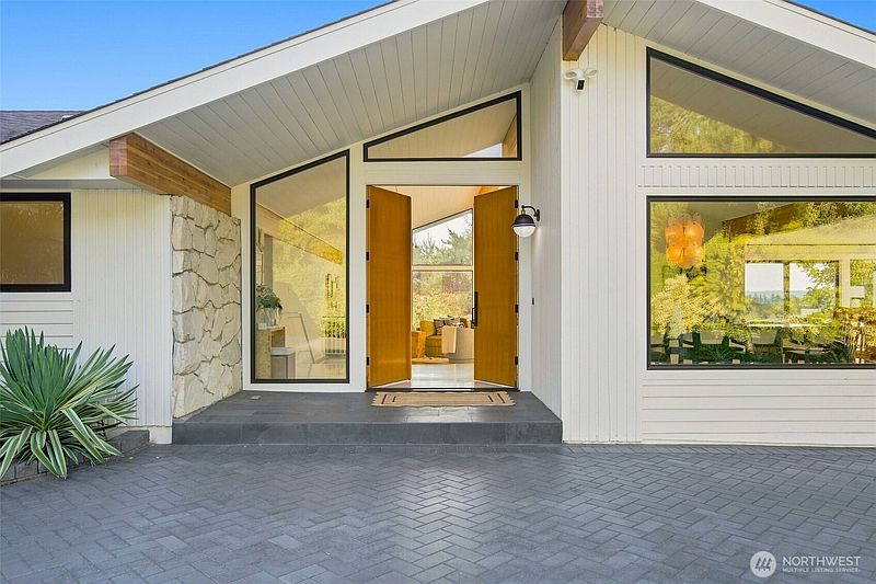 2nd image of 9127 NE 36th Street