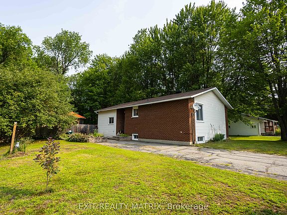2nd image of 2174 Des Pins St