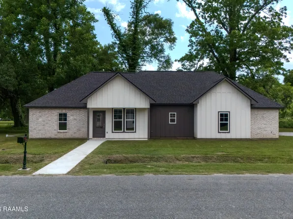 1009 Timber Trails Rd, Breaux Bridge, LA 70517