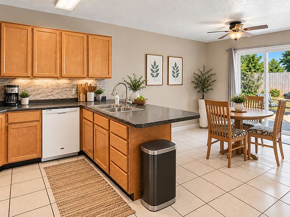 5th image of 214 Meadow View Dr