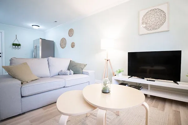 2 bed, 864 sqft, $1,999 — Photo 2