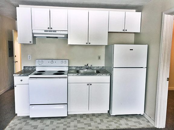 3rd image of 704 Lincoln Hwy #5