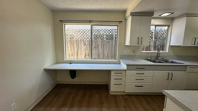 2727 Bayshore Ave — Photo 38