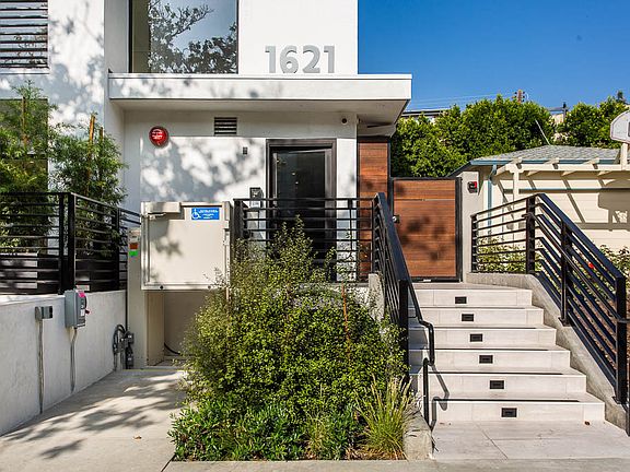 4th image of 1621 Malcolm Ave APT 101