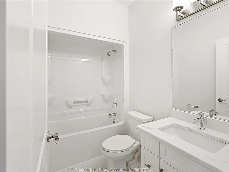 210 McLellan Ave — Photo 17