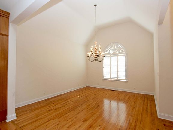 2nd image of 5010 Congressional Dr