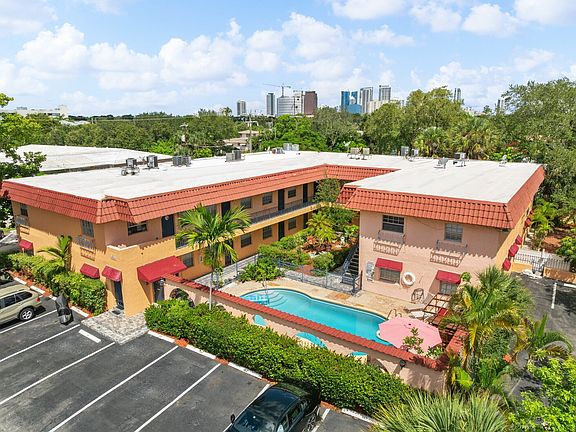 3rd image of 1545 Miami Rd APT 102