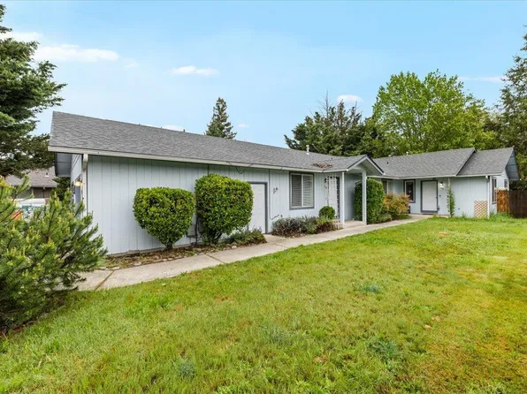 1365 SW Sun Glo Dr, Grants Pass, OR 97527