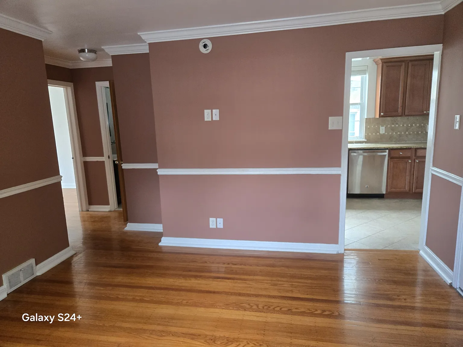 2 bed, 900 sqft, $1,350 — Photo 4