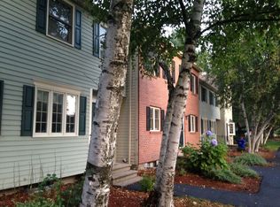 816 Fox Hollow Dr, Hudson, NH 03051
