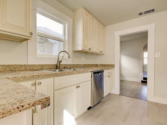 5th image of 313 Kentucky St APT 1
