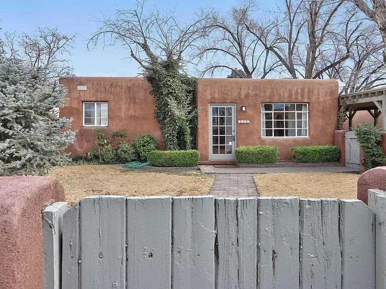1032 Columbia Dr NE — Photo 2