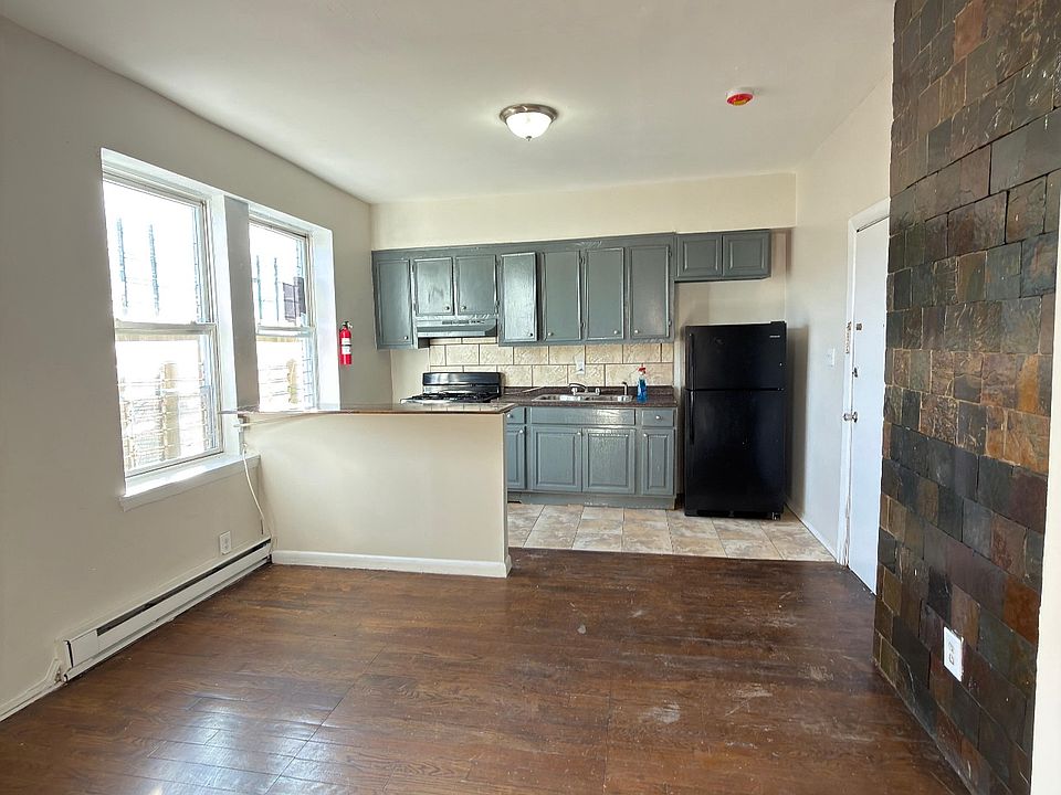 2nd image of 322 Park Ave #1A