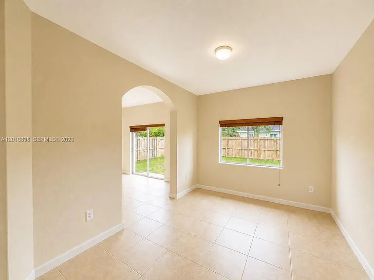 705 SE 13th Ter — Photo 11