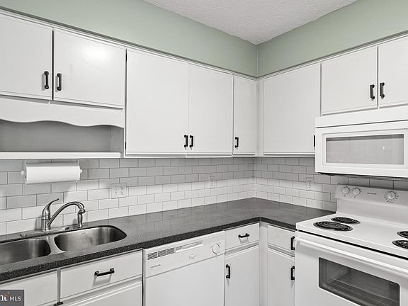 5th image of 17059 Willow Creek Ln