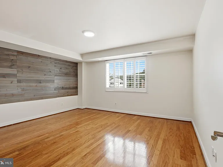 1421 N Van Dorn St #A — Photo 13