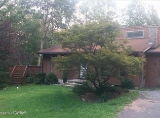 2118 Village Rd, Effort, PA 18330