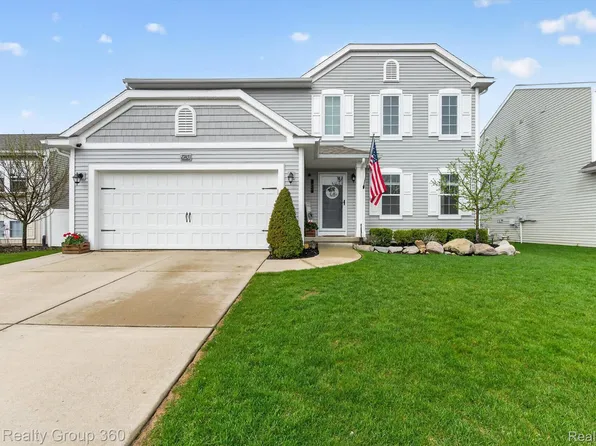 2743 Au Gres River Dr, Fowlerville, MI 48836