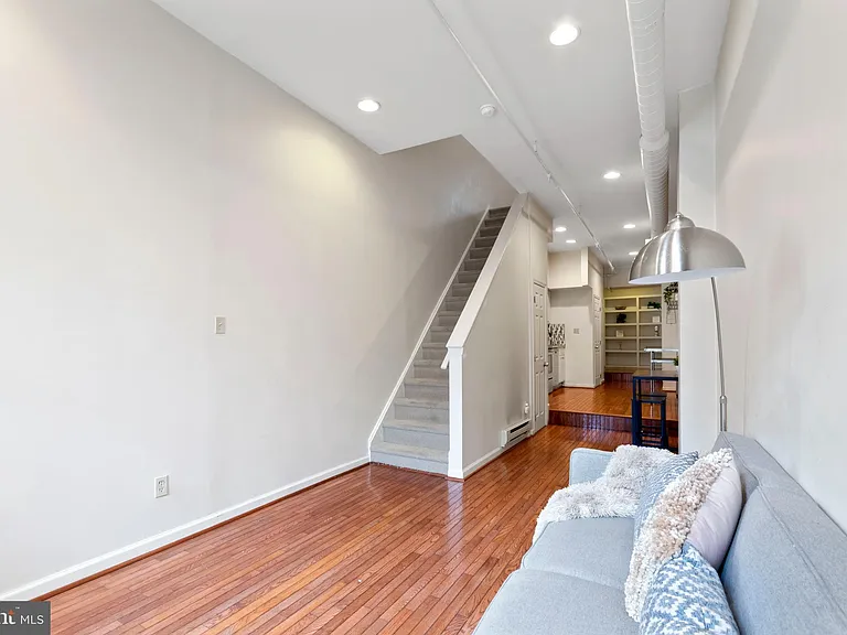 104 N 2nd St #200 — Photo 11
