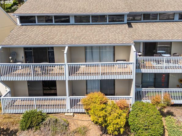 16 NW Mountain View Dr, Roseburg, OR 97471