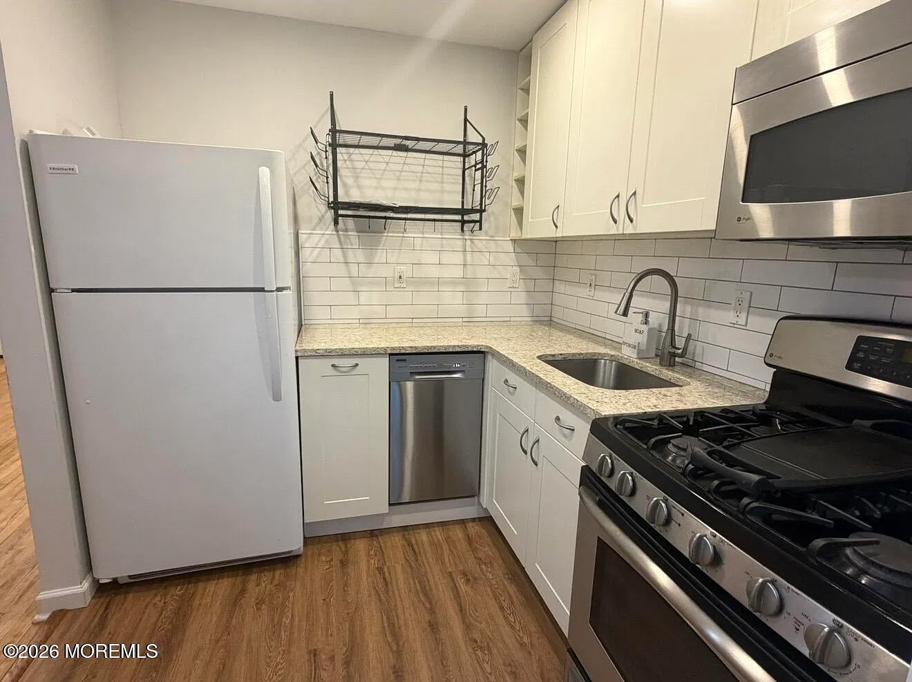 1 bed, 1.0 bath, $1,985 — Photo 4