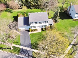 1240 W Borders Dr, Palatine, IL