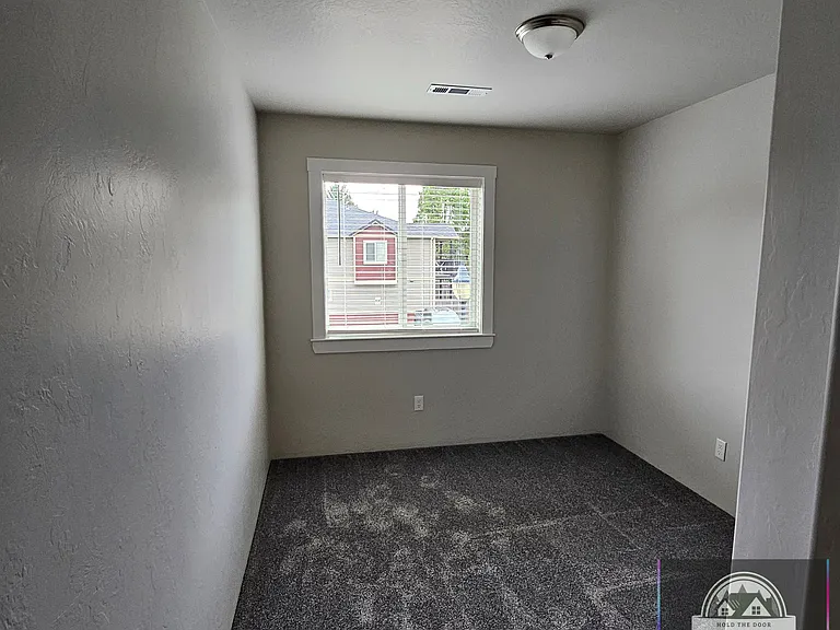 Owner Pays First Months Rent upon Application Approval !!