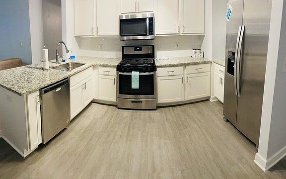 2nd image of 3480 Meadowlane Cir SW #1