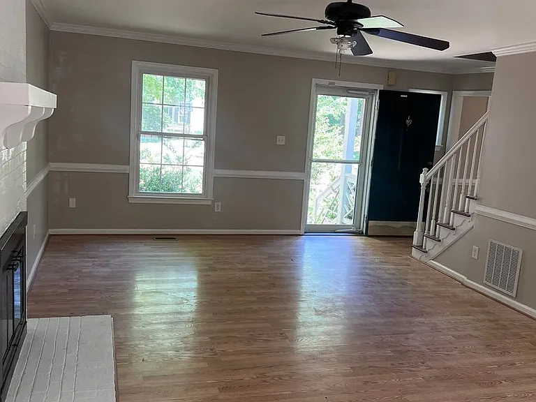 102 Harbin Ct — Photo 4