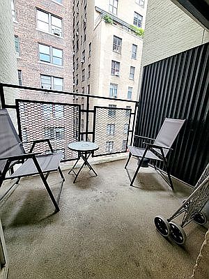 5th image of 27 W 71st St APT 4B