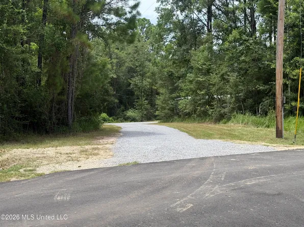 5622 Hoda Rd, Kiln, MS 39556