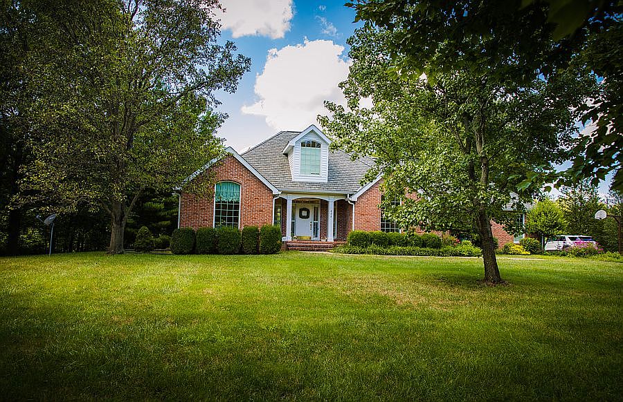 1st image of 404 Arbor Dr