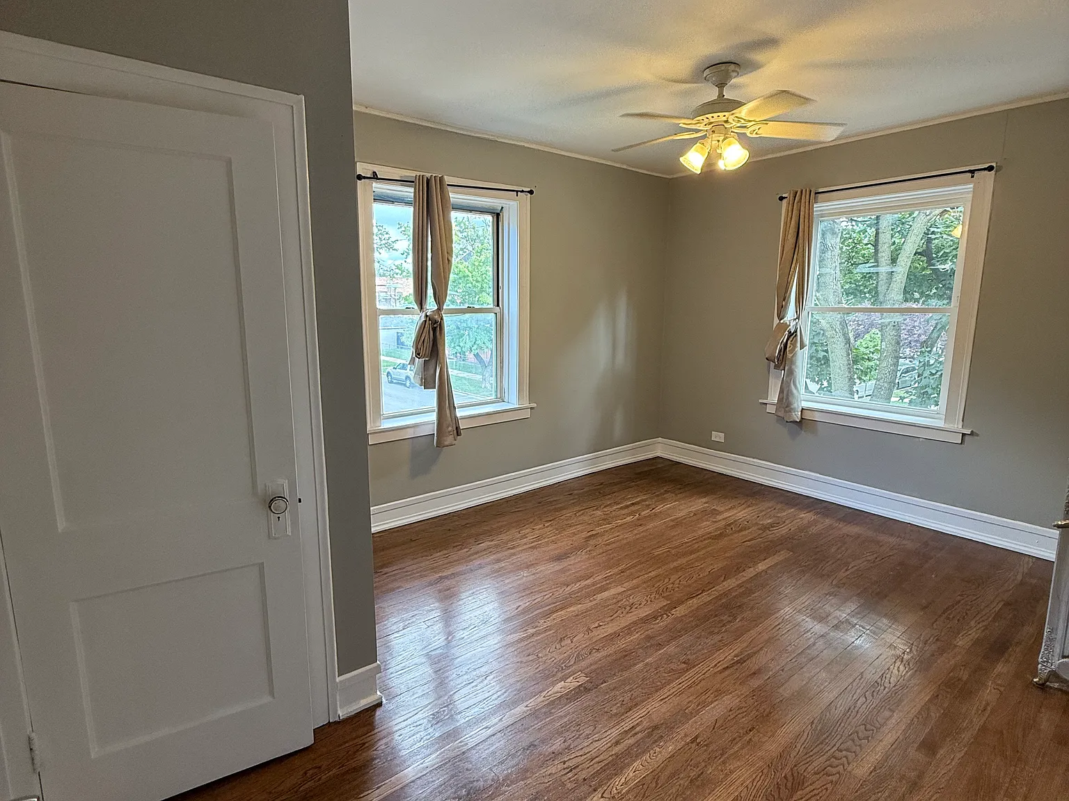 3 bed, 950 sqft, $1,600 — Photo 4