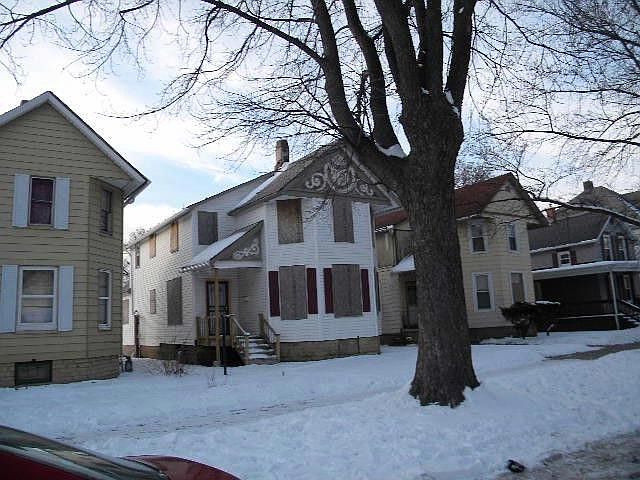 2nd image of 451 S Rosewood Ave