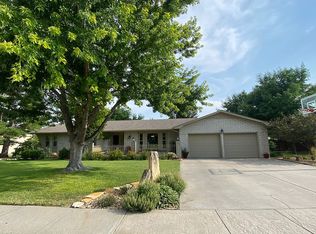 616 Briar Hill Dr, Garden City, KS 67846