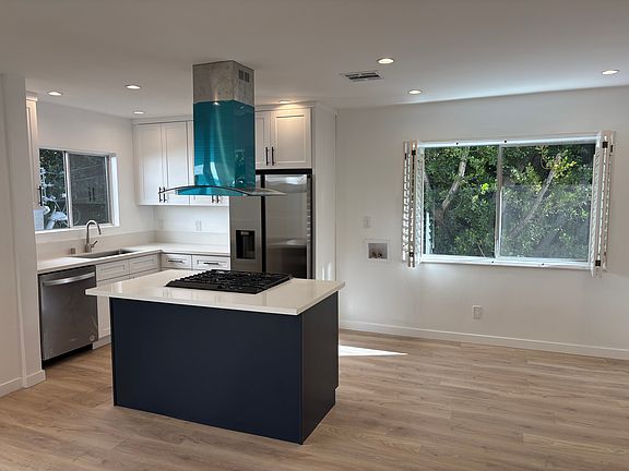 3rd image of 856 Westmount Dr APT 8