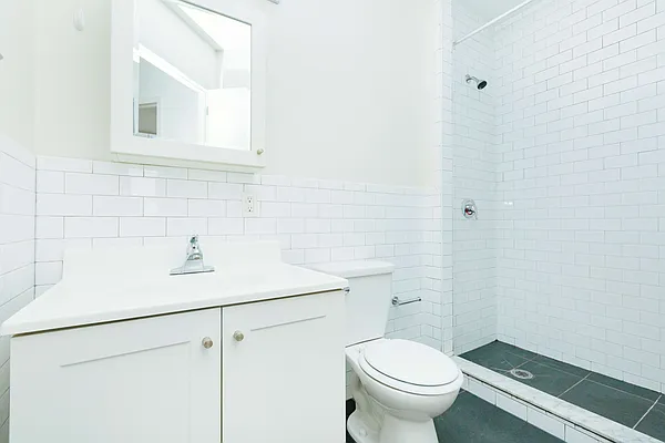 Rented by Nooklyn NYC LLC | media 19