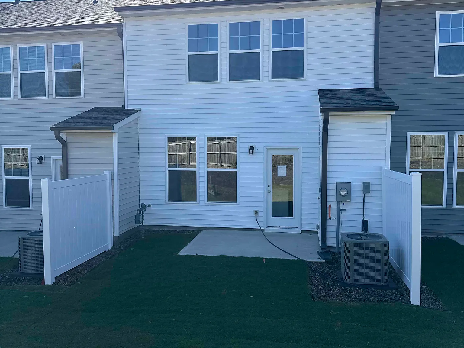 3 bed, 2.5 bath, 1622 sqft, $1,700 — Photo 2