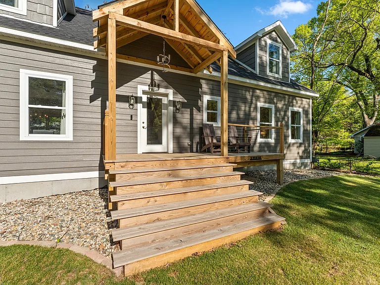 207 Twilight Dr — Photo 2
