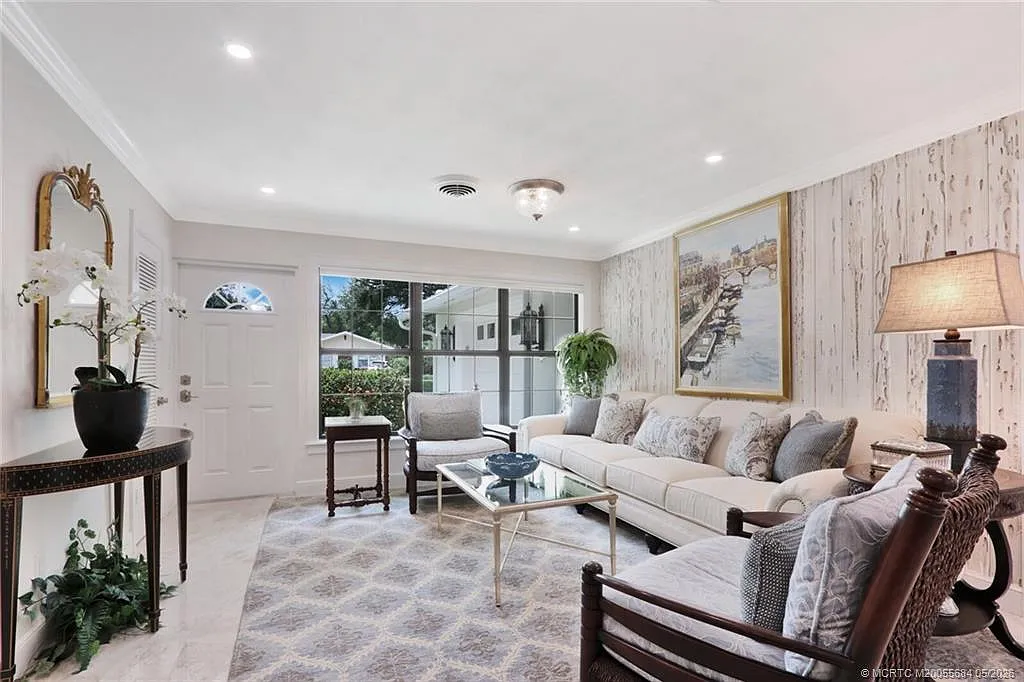 3 bed, 2.0 bath, 1800 sqft, $6,000 — Photo 4