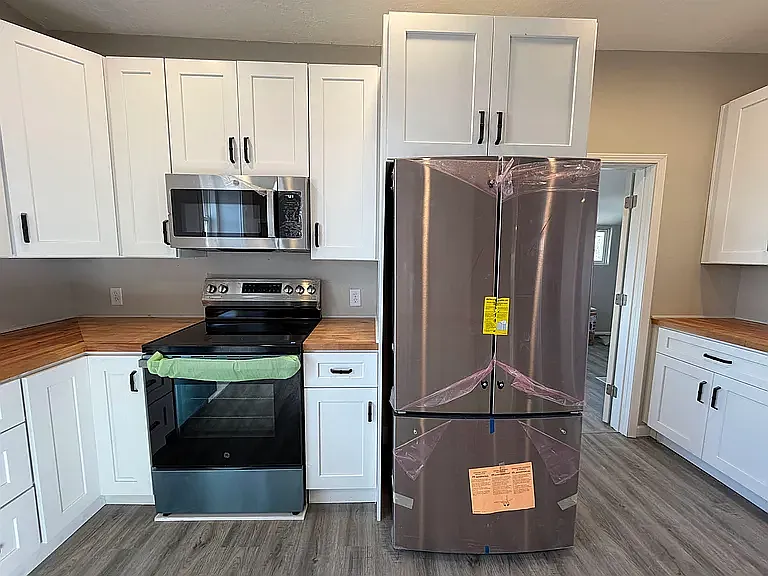 4 bed, 2518 sqft, $3,200 — Photo 4
