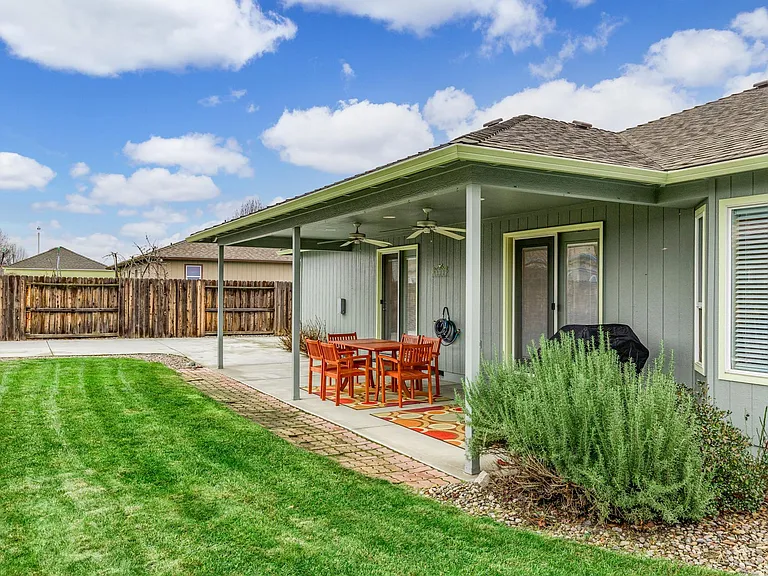 2327 Jeremy St — Photo 48