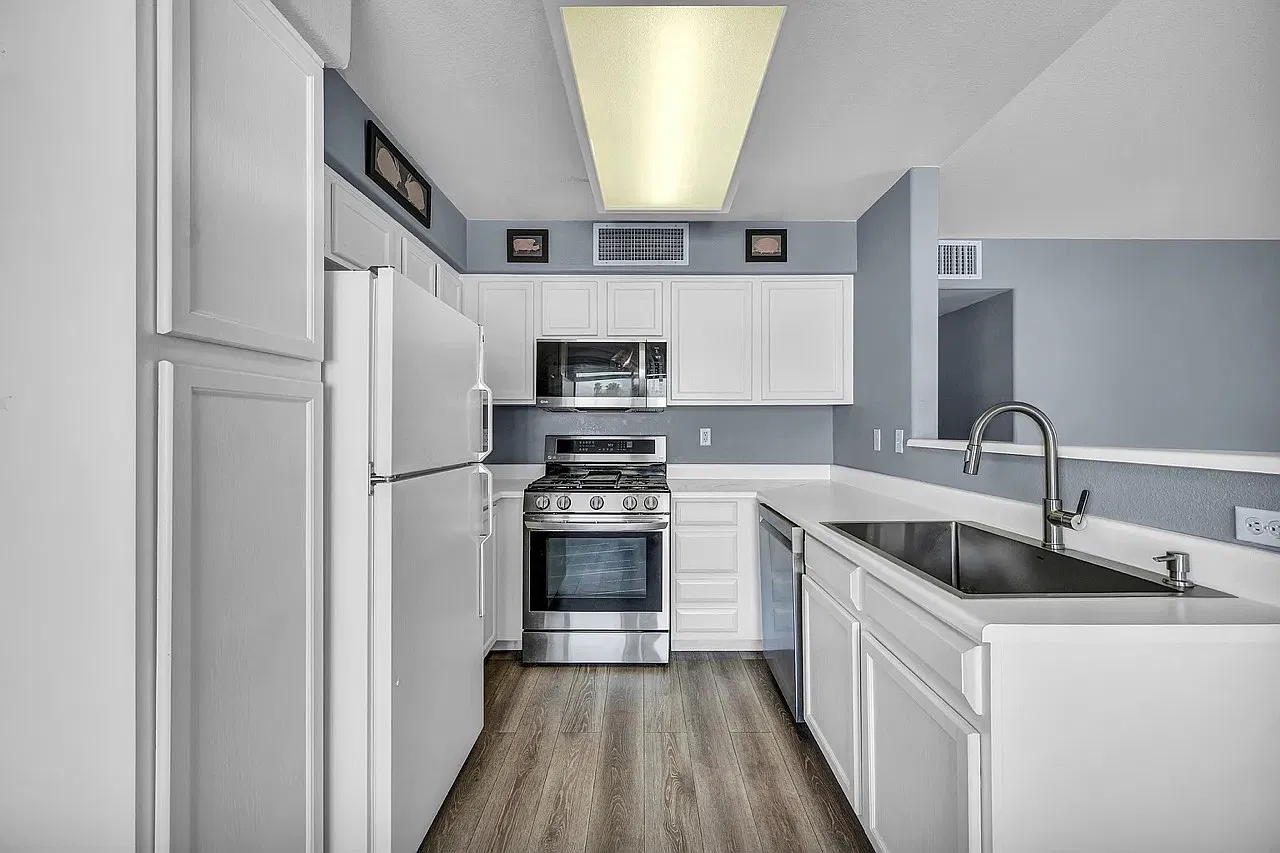 2 bed, 987 sqft, $1,600 — Photo 1