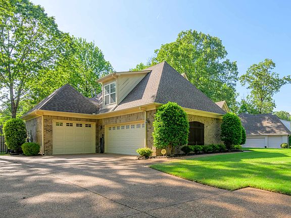 4th image of 689 Rocky Brook Dr