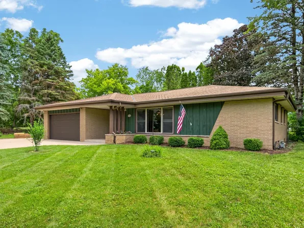 8930 S 21st STREET, Oak Creek, WI 53154