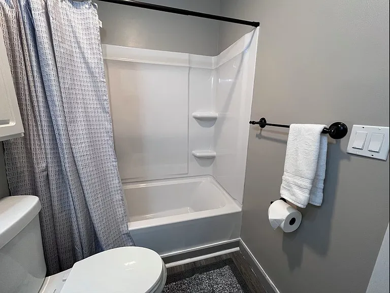 2351 Fernwood Ave — Photo 6