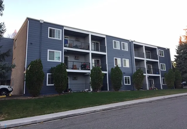 Spacious 2 Bdrm, Large Balcony, Westside, Park, First Month Free Rent Summer Promo — Photo 1