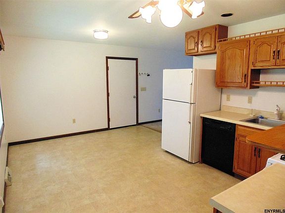 4th image of 16 Sydney Ln