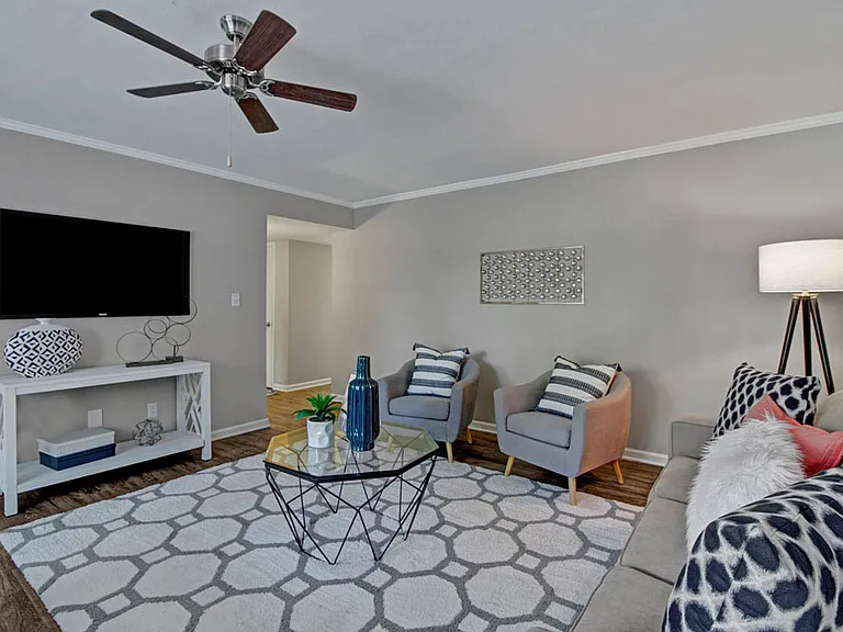 2112A Criston Dr — Photo 9