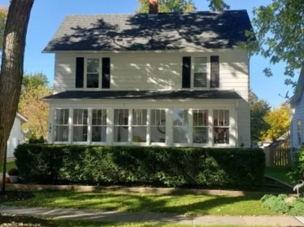 131 N Hadsall St, Genoa, IL 60135